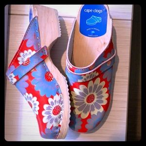 Flowered clogs NWOT